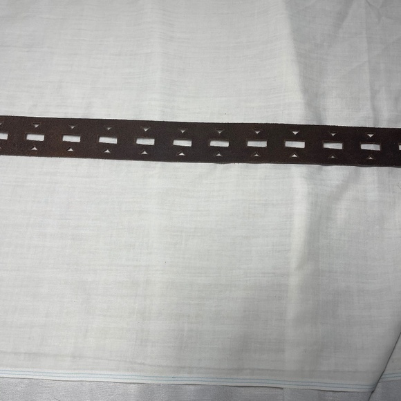 Leather belt. Dark Brown.1.5 in Wide. 38.5 in Long. Unbranded. Geometric Shapes - Picture 11 of 12